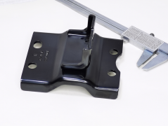 蔚來汽車ES6前橫向穩(wěn)定桿支架（電泳漆）P006792